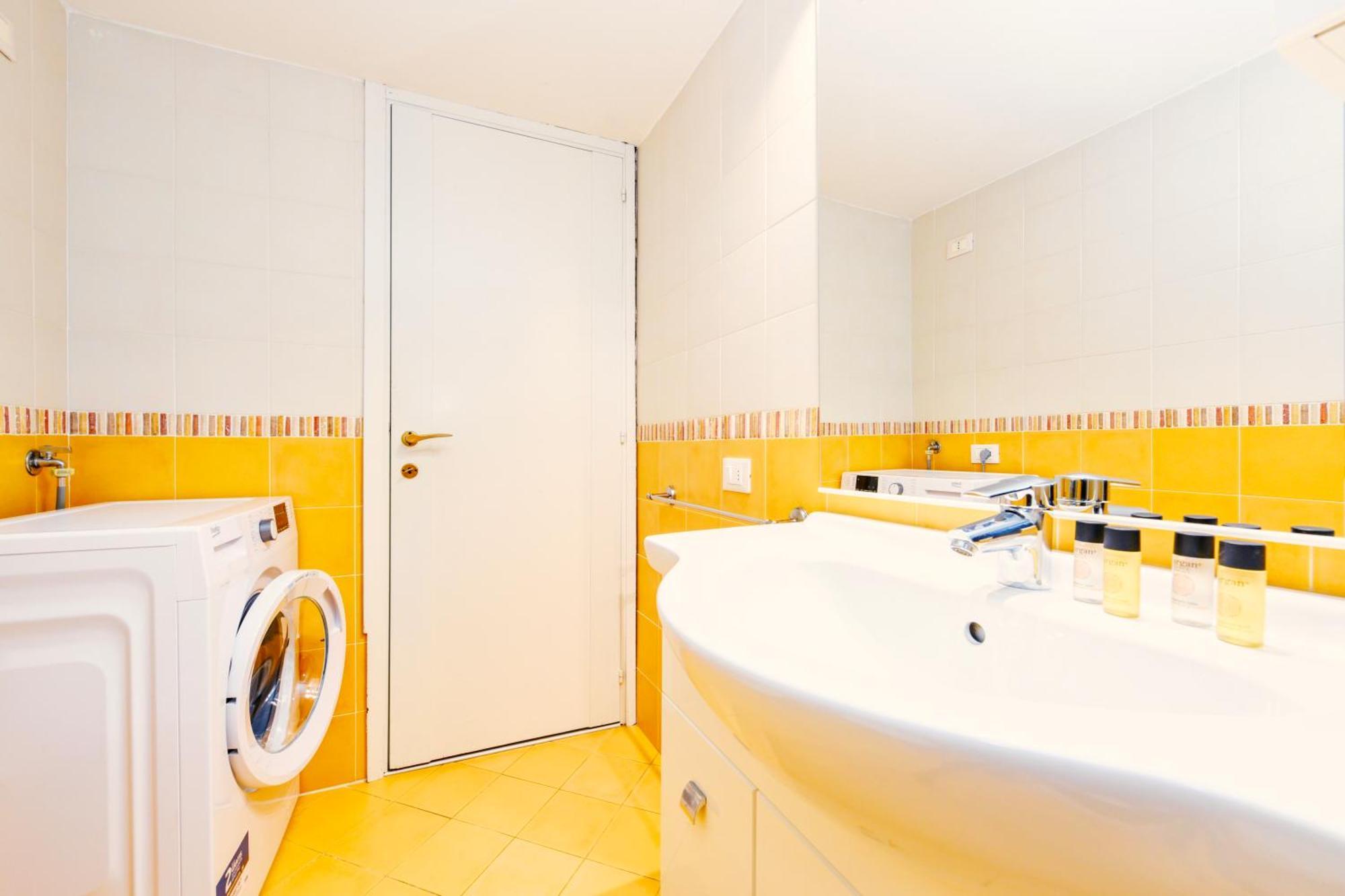 The Riva Apartment Сирмионе Екстериор снимка