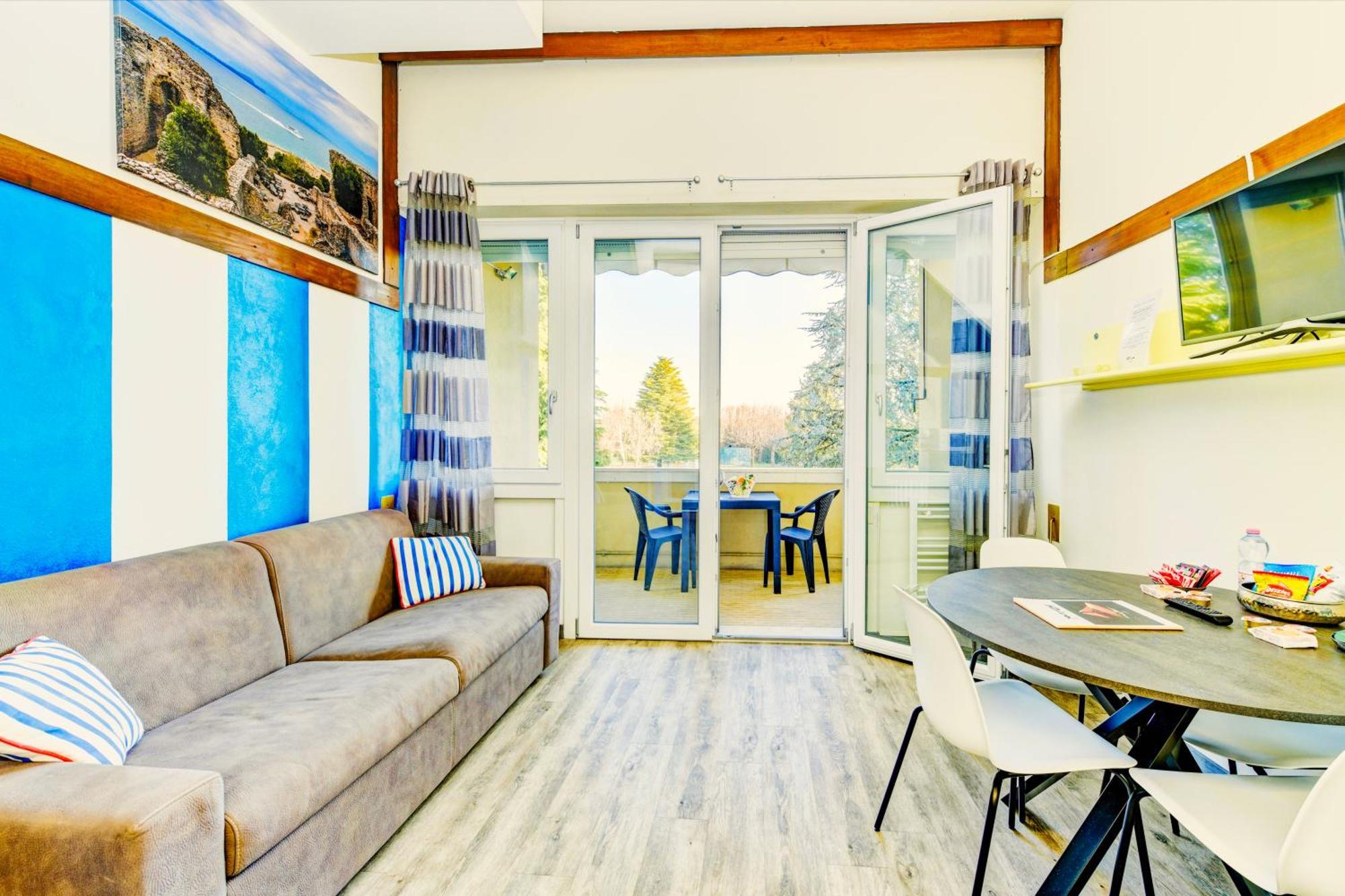 The Riva Apartment Сирмионе Екстериор снимка