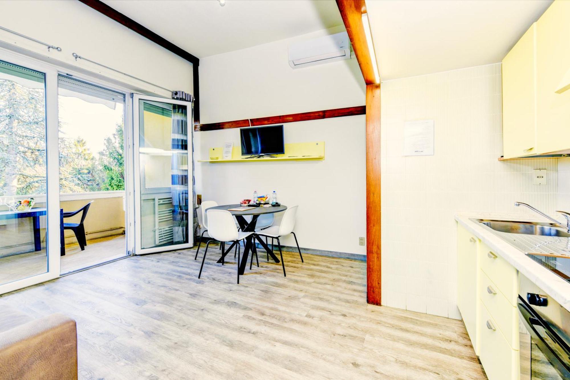The Riva Apartment Сирмионе Екстериор снимка