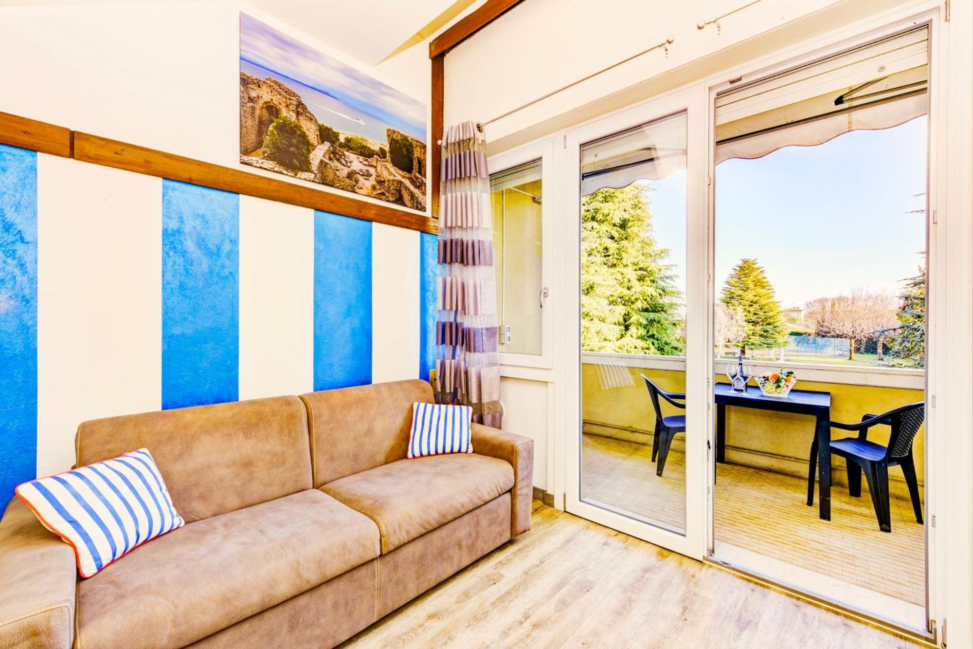 The Riva Apartment Сирмионе Екстериор снимка